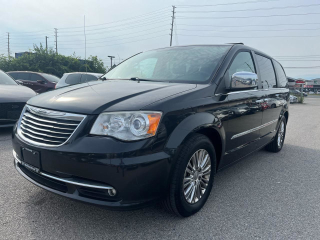  2011 Chrysler Town & Country Limited in Cars & Trucks in Mississauga / Peel Region