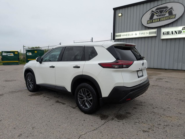 2021 Nissan Rogue in Cars & Trucks in London - Image 3