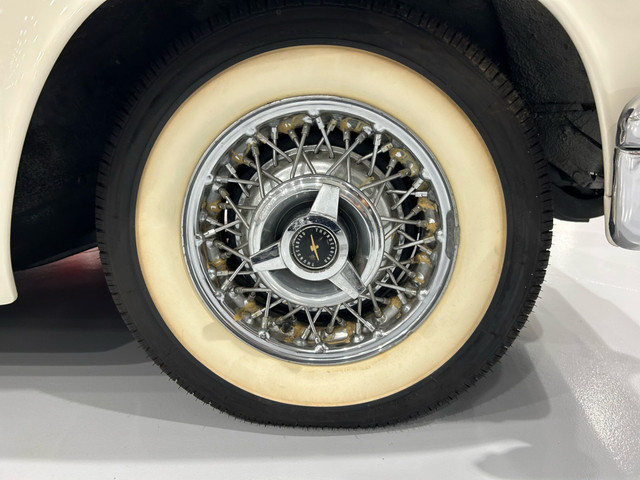 1957 Ford Thunderbird E-Code in Cars & Trucks in London - Image 4