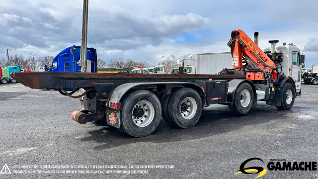 2009 PETERBILT 320 ROLL OFF TRUCK CONTAINER WITH PALFINGER CRANE in Heavy Trucks in Chilliwack - Image 5