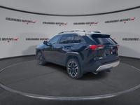 Sunroof, Power Driver's Seat, Leather Seats, Lane Departure, Hitch Receiver, Heated Steering Wheel,... (image 5)