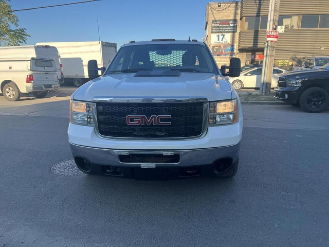 2013 GMC Sierra 3500HD Dually 4WD Crew Cab Flat Bed in Cars & Trucks in City of Toronto - Image 2