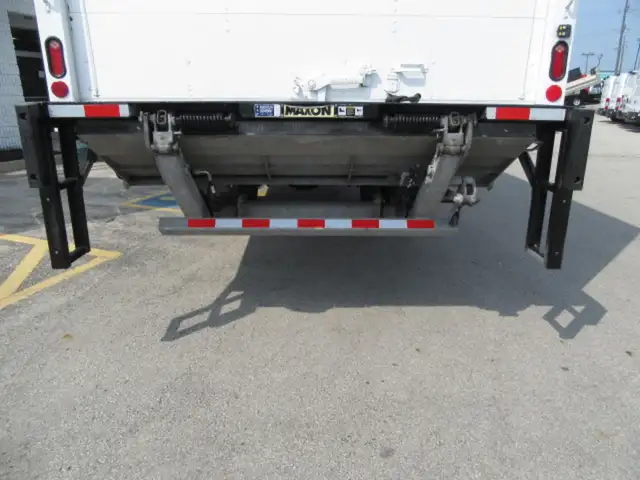 2023 Hino L7 CUMMINS DIESEL 26FT BOX & POWER LIFT GATE in Heavy Trucks in Markham / York Region - Image 5