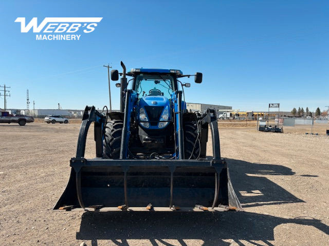 2009 NEW HOLLAND T7030 LOADER TRACTOR in Farming Equipment in Saskatoon - Image 2