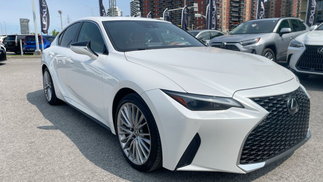 2021 Lexus IS 300 Luxe / Camera / Navi / Bluetooth Bien Équipé / in Cars & Trucks in Laval / North Shore - Image 4