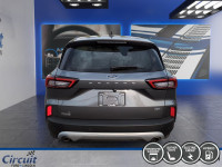 Le Ford Escape 2023 en version de base avec l'ensemble Premium combine l'accessibilité de l'entrée d... (image 3)