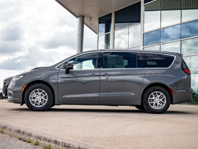 2025 Chrysler Pacifica Select in Cars & Trucks in Barrie - Image 4