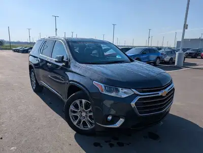 The 2019 Chevrolet Traverse Premier is a sophisticated and spacious mid-size SUV, offering a comfort...