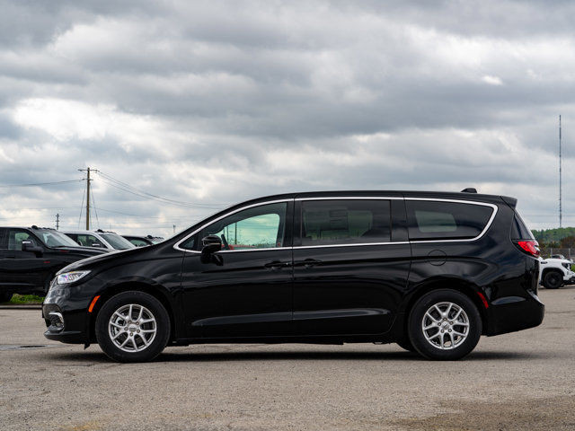 2025 Chrysler Pacifica Select in Cars & Trucks in Barrie - Image 4