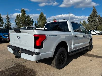 2025 Ford F-150 Lightning XLT 311A w/TAILGATE STEP & 2.4KW PRO P in Cars & Trucks in Edmonton - Image 3
