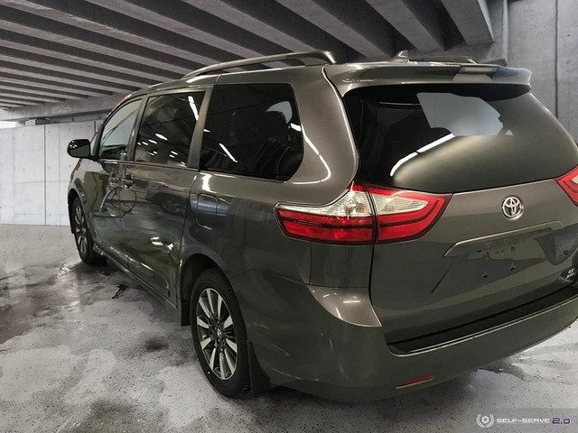  2018 Toyota Sienna LE in Cars & Trucks in Edmonton - Image 4