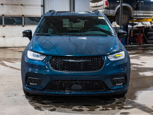 2025 Chrysler Pacifica Hybrid SELECT S *TOIT* TV *SIEGES VENTI*  in Cars & Trucks in Laurentides - Image 2