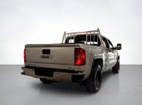 Backed by robust capability, our used 2018 GMC Sierra 1500 SLE Crew Cab short box 4X4 is boldly desi... (image 4)