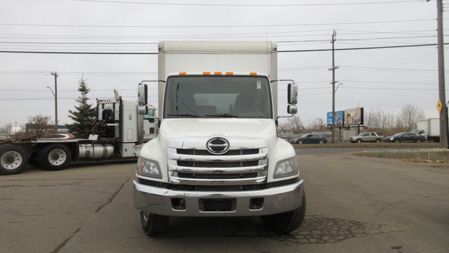 2018 Hino 268 4X2 VAN WITH 24 FT BOX & POWER TAIL GATE in Cars & Trucks in Edmonton - Image 2