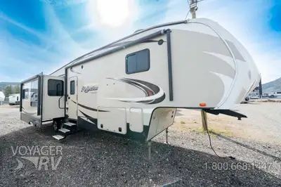 Located in Winfield, BC Call or Text 250-766-4607 Voyager RV Centre 1-800-668-1447 3 Slide-outs Fire...
