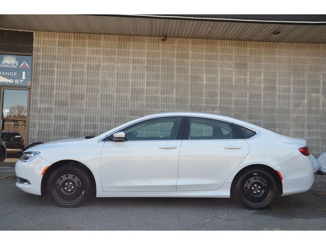 2015 Chrysler 200 Limited W/Backup Camera/Bluetooth/Heated Seats in Cars & Trucks in Burnaby/New Westminster - Image 3