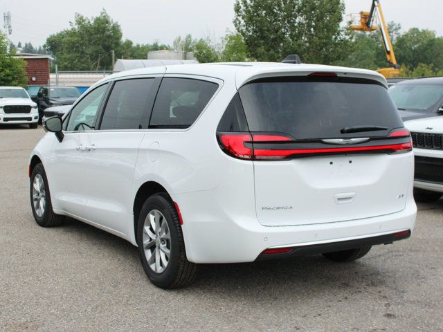2025 Chrysler Pacifica Select AWD, Heated Leather, Remote Start in Cars & Trucks in Calgary - Image 3