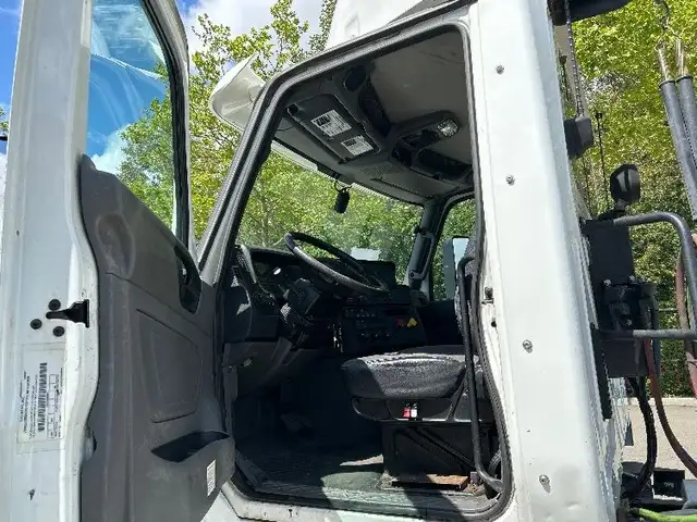 2019 International LT625 in Heavy Trucks in Delta/Surrey/Langley - Image 10