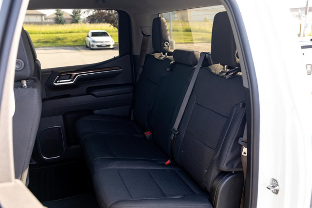 2025 Chevrolet Silverado 1500 LT Crew 4X4 in Cars & Trucks in London - Image 4