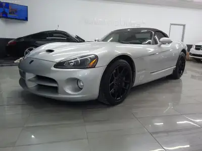 Superbe Dodge Viper SRT-10 2003 avec seulement 48 170 kilomètres certifié, véhicule jamais accidenté...