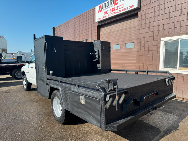 2005 Dodge Ram 3500 ST Flat Deck Diesel 4X4 in Cars & Trucks in Calgary - Image 3