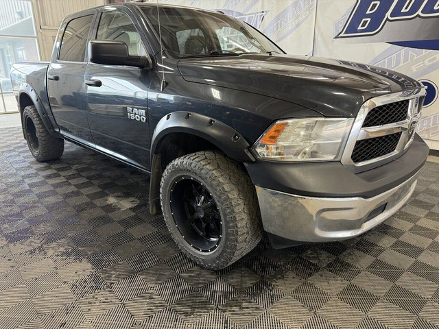 2017 Ram 1500 ST 5.7 V8 4X4 | SXT PKG | TOW PKG | FLARES/WHEELS in Cars & Trucks in Lloydminster - Image 2