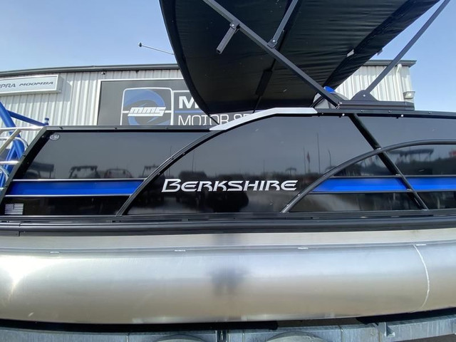 2023 Berkshire 23ULE STS 3.0 Pontoon Boat in Powerboats & Motorboats in Kelowna - Image 3