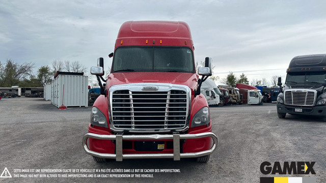2015 FREIGHTLINER CASCADIA CAMION HIGHWAY in Heavy Trucks in Moncton - Image 2