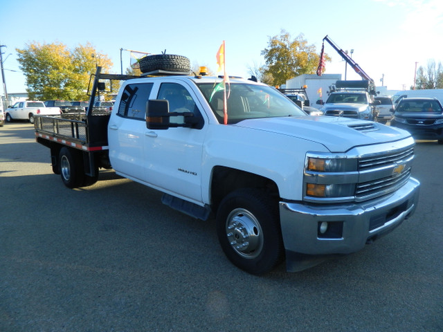 2017 Chevrolet Silverado 3500HD DURAMAX  DIESEL/ FLAT DECK 131 0 in Cars & Trucks in Edmonton - Image 3