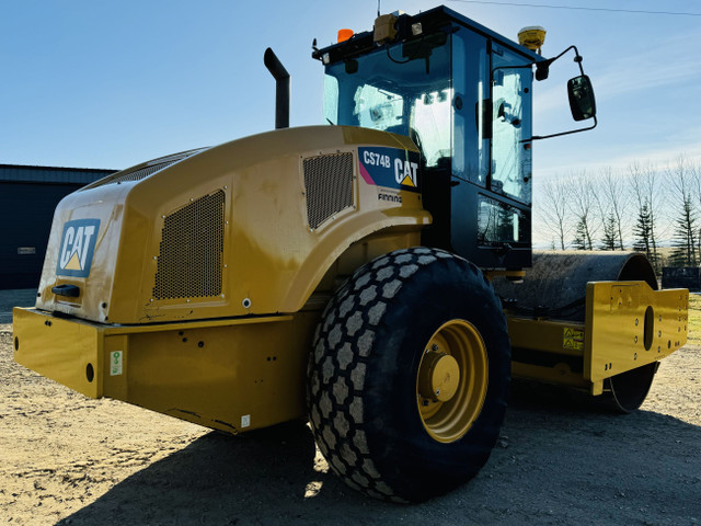 2016 CAT CS74B ROLLER in Heavy Equipment in Calgary - Image 4