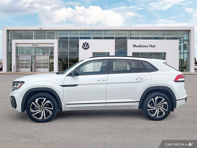 2023 Volkswagen Atlas Cross Sport Highline in Cars & Trucks in Medicine Hat - Image 3
