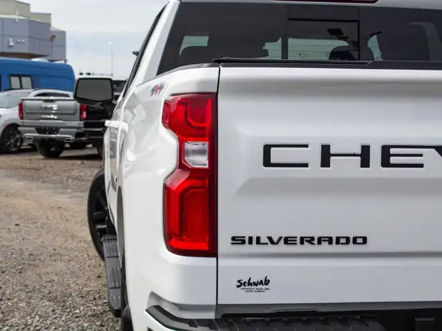 2022 Chevrolet Silverado 1500 Crew Cab Short Box 4-Wheel Drive R in Cars & Trucks in Edmonton - Image 11