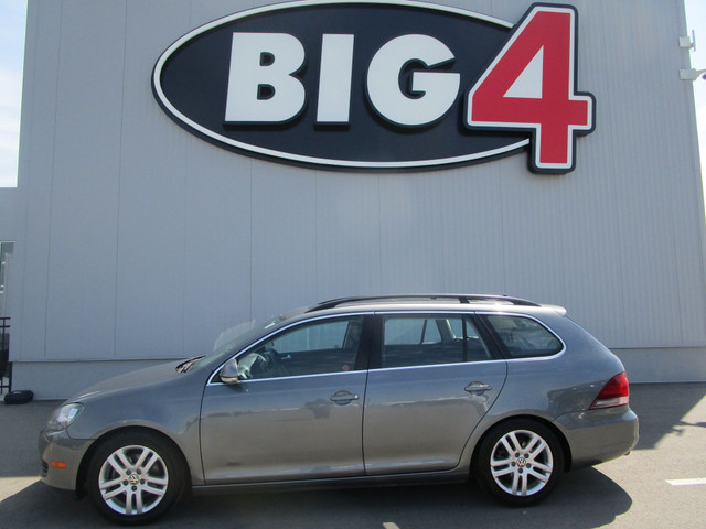 2011 Volkswagen Golf wagon STK# A19911 in Cars & Trucks in Calgary - Image 3