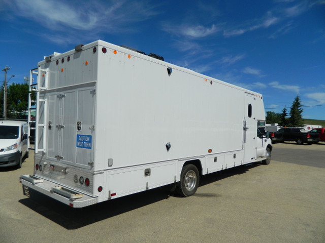 2003 Ford XLT F-550 INTERCONTINENTAL BODY/ UTILITY HAS ONLY 19 3 in Cars & Trucks in Edmonton - Image 4