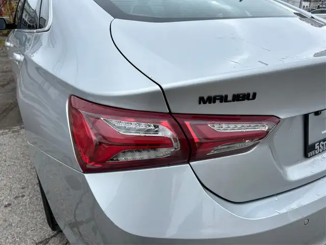 2021 Chevrolet Malibu SPORT EDITION 1OWNER PANORAMIC LOADED WE F in Cars & Trucks in London - Image 25