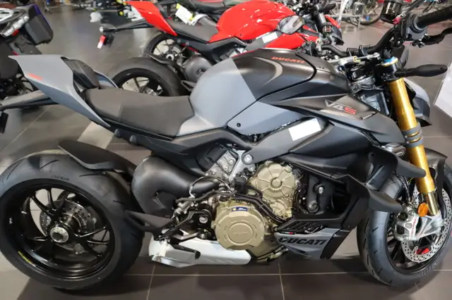 2024 Ducati Streetfightet V4 S Grey in Street, Cruisers & Choppers in Edmonton - Image 3