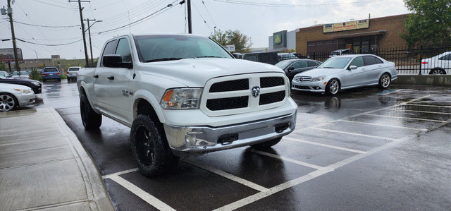 2018 Ram 1500 4x4 Crew Cab 6'4" Box in Cars & Trucks in Calgary - Image 3