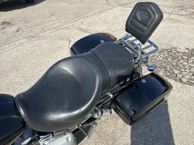 2010 Harley-Davidson Dyna Super Glide ~ SUPER GLIDE ~ SUPER LOW  in Street, Cruisers & Choppers in City of Toronto - Image 20