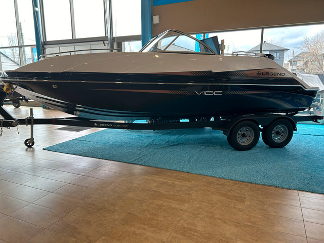  2023 Legend Boats Vibe D23 FW Deck Boat in Powerboats & Motorboats in Laval / North Shore - Image 3
