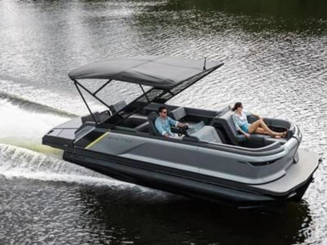 2023 Manitou Explore 22 Max Switchback W/ Trifold Bench in Powerboats & Motorboats in Trenton