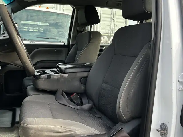 2017 GMC Sierra 3500HD Crew Cab 4x4 9 Foot Flatdeck dans Camions lourds dans Delta/Surrey/Langley - Image 38