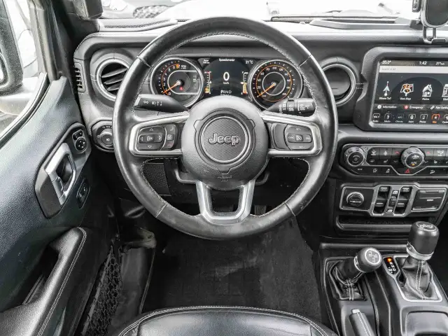 2018 Jeep Wrangler Unlimited in Cars & Trucks in Ottawa - Image 16