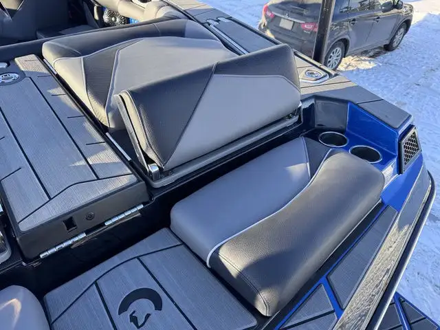 2025 Centurion Fe23 in Powerboats & Motorboats in Kelowna - Image 7