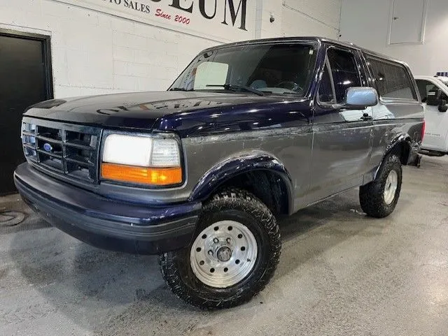 1995 Ford Bronco XLT 4x4 V8 5.0L **NEW TIRES-MUST SEE AND DRIVE*