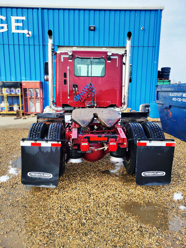 Freightliner FLD Columbia Single Axle in Heavy Trucks in Red Deer - Image 4