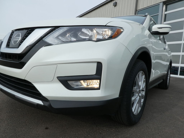  2017 Nissan Rogue SV, Backup Camera, Heated Seats, in Cars & Trucks in Moncton - Image 3