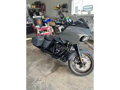. 2022 Harley-Davidson ROAD GLIDE HARLEY DAVIDSON ROAD GLIDE 2022 2300KM C-1916 VALISE PARE-BRISE MO...