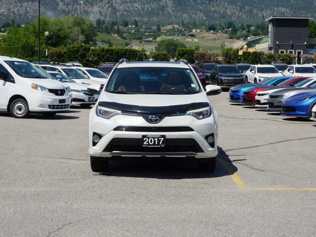 2017 Toyota RAV4 in Cars & Trucks in Penticton - Image 2