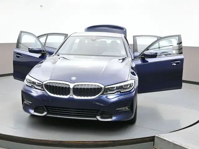 2022 BMW 3 Series 330e x-DRIVE PREMIUM ESSENTIAL PACKAGE, MOONRO dans Autos et camions dans Ville d’Halifax - Image 46