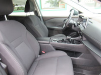 One owner, clean Carfax, two sets of keys, power windows, power door locks, power mirrors, climate c... (image 6)